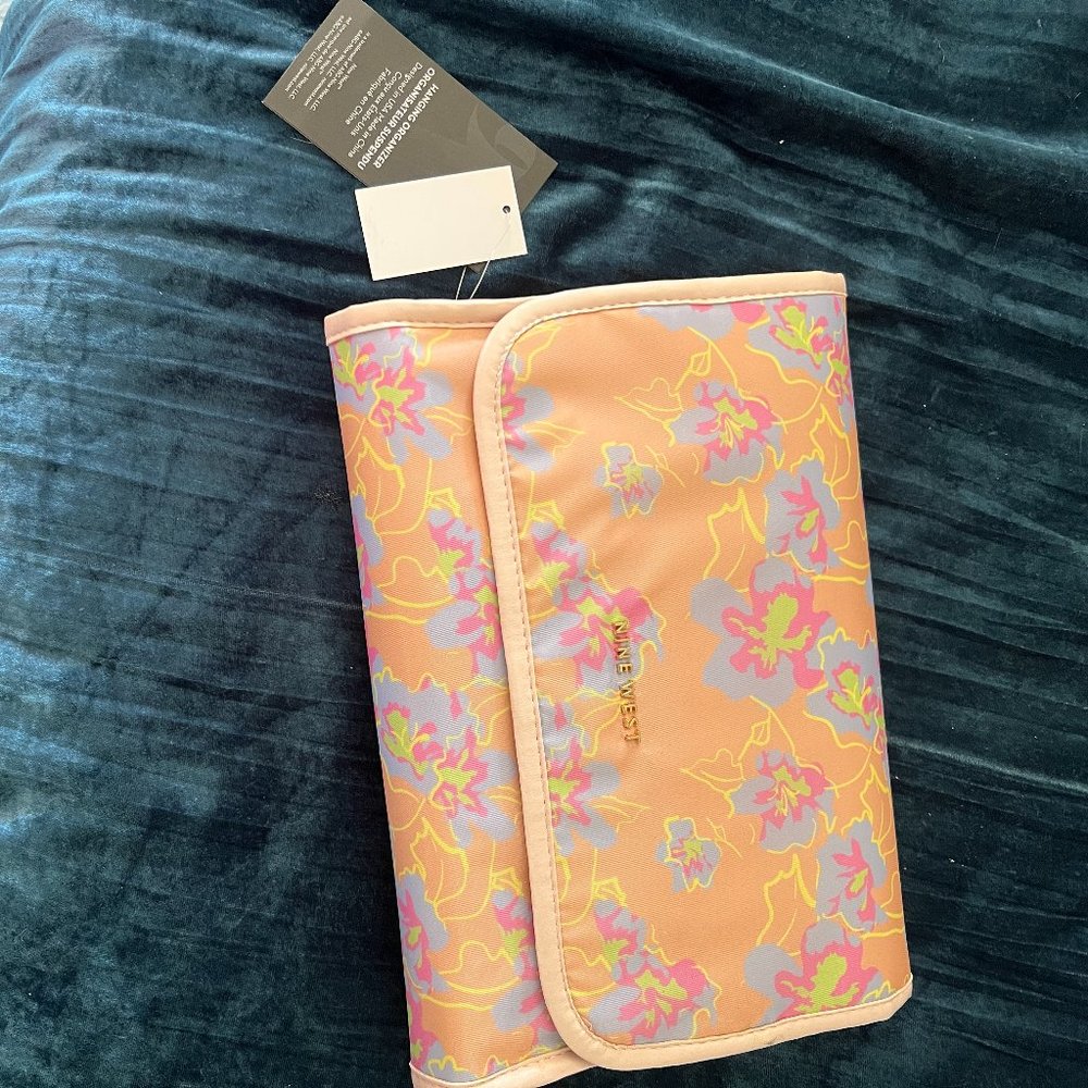 Brand New Nine West Hanging Travel Bag (Cosmetics)